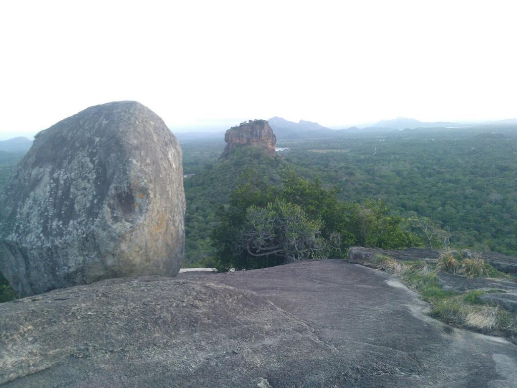 Sandra Guesthouse Dambulla Bagian luar foto
